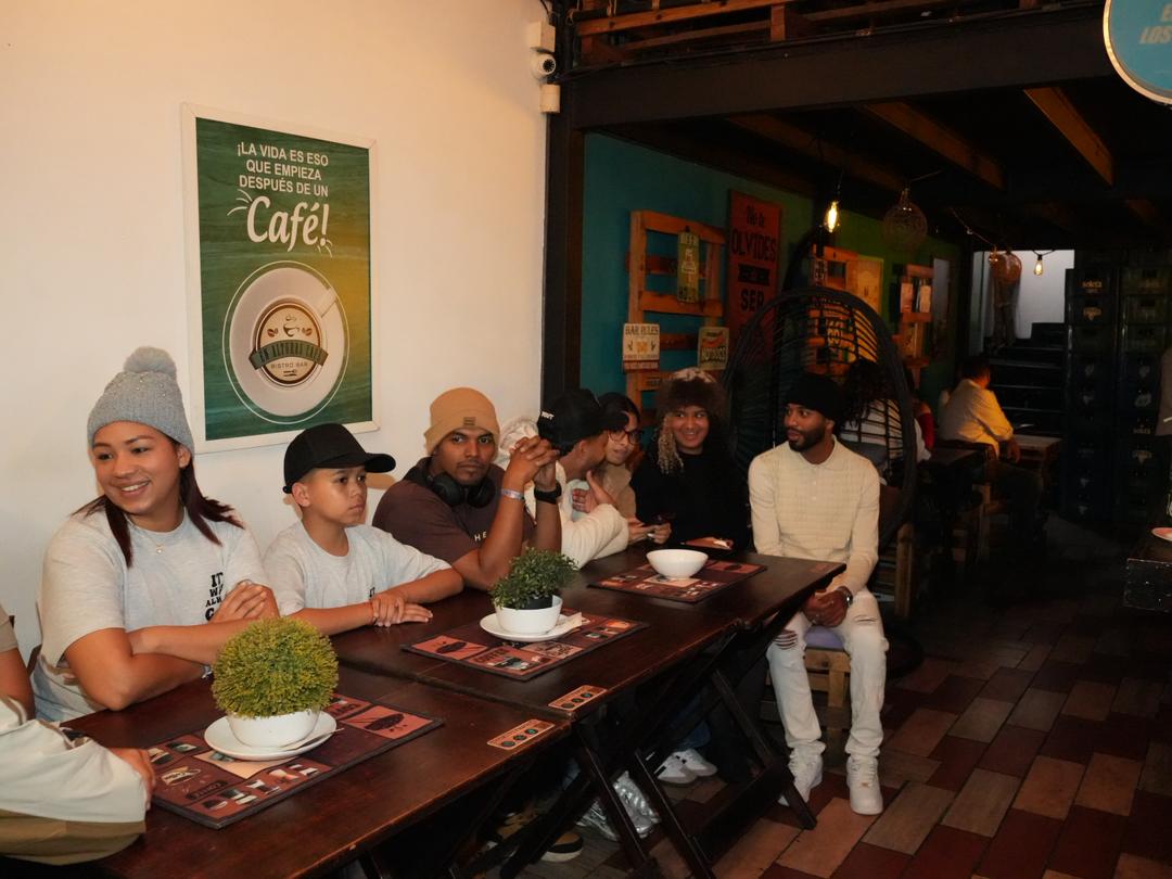 Grupos turísticos en En Alturas Café, una experiencia de turismo en Mérida durante julio y agosto de 2026.